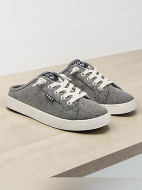 Roxy women’s Sunny Stroll Grey Canvas Slip-On Lace Sneakers, size 7.5 NEW